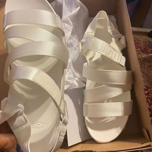 UGG SANDALS WORN 1/2 day NwB